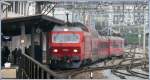 Eine Lokfhrerin bringt ihre S4 zum Hauptbahnhof Zrich in Giesshbel zum stehen. Zuglok ist Re 456 544. (31.03.2009)