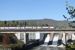 RABe 511 011 ''Dietikon'' am 19.4.2016 als S12 nach Seen über dem Stauwehr Wettingen, dessen Schleusen nach einer längeren Regenperiode geöffnet waren.