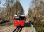 Dolder Zahnradbahn (System Strub) in Zrich (Schweiz). Einfahrt von Wagen 2 in die Bergstation Dolder.

