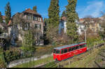 Der Dolderbahn Bhe 1/2 1 (SLM, 1973) befindet sich am 6. Dezember bei der Haltestelle Titlisstrasse auf Talfahrt.