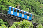 Wagen 1  Locarno  der FLMS ist auf dem Weg nach oben zum Kloster Madonna del Sasso.