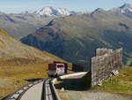 Ein talwärts fahrender Wagen auf der 2. (oberen)  Sektion der Parsennbahn zwischen Weissfluhjoch und Höhenweg; 22.09.2016 
