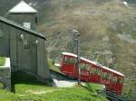Samedan/Engadin.Muottas Muragl Bergbahn.Wagen Nr.1 bei der Ausfahrt aus der Bergstation(2456 m..M.)am 25.06.09