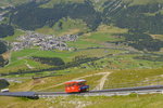 Wagen 2 der Standseilbahn Muottas Muragl bei Pontresina kurz vor Erreichen der Bergstation. Im Tal liegt Celerina, die letzte station der Albula-Linie vor St. Moritz. Aufnahme vom 13.8.16.