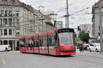 Be 4/6 Combino 758, auf der Linie 7, fährt Richtung Haltestelle Bahnhof Bern. Die Aufnahme stammt vom 09.06.2017.