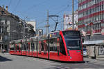 Be 6/8 Combino 656, auf der Linie 8, fährt zur Haltestelle beim Bahnhof Bern.