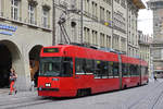 Be 4/6 Vevey Tram 734, auf der Linie 7, fährt durch die Marktgasse.