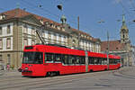 Be 4/6 Vevey Tram 732, auf der Linie 7, fährt am 12.08.2015 zur Haltestelle Hirschengraben.