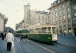 Erinnerung an die Berner Anhngewagen 321-330 (1951/2): Wagen 325 hinter Motorwagen 724 am Zytglogge unterwegs zum Ostring, 14.April 1998.