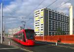 Be 6/8 667 Richtung Saali im Gbelbachquartier. Die zu sehenden Wohnblocks sind schweizweit bekannt. In jenem im Hintergrund wurde vor etwa einem Jahr gar eine Oper aufgefhrt. (12.Dezember 2010)