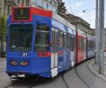 BERNMOBIL  Blaues Bhnli  auf der Tramlinie 6 nach Fischermtteli hier bei der Abfahrt am Bahnhofplatz Bern