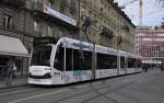 Combino mit der Betriebsnummer 757 und der Vollwerbung fr die Firma Siemens auf der Linie 7 an der Haltestelle Bubenbergplatz in Bern.