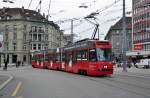 Be 4/8 mit der Betriebsnummer 735 und der Werbung fr die Ausstellung zum 200 jhrigen Jubilum der Bernischen Kustgesellschaft auf der Linie 3 beim Bubenbergplatz.