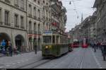 Am 11. Oktober 2015 feierte man mit einer Tramparade 125 Jahre Tram in Bern.
Der Be 4/4 171  Lufter  hat in der Altstadt gerade einen seiner modernen Nachfolger gekreuzt. Längst Geschichte ist auch die Tramlinie 1 ins Brückfeld, sie wurde durch einen Trolleybus abgelöst.
