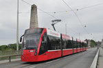 Be 6/8 Combino 661, auf der Linie 9, überquert die Kornhausbrücke. Die Aufnahme stammt vom 09.05.2016.