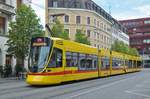 Be 6/10 Tango 177, auf der Linie 11, fährt zur Haltestelle am Bahnhof SBB.