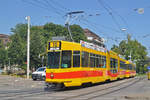 Doppeltraktion, mit dem Be 4/8 234 und dem Be 4/6 205, auf der Linie 10, fahren zur Haltestelle am Bahnhof SBB.