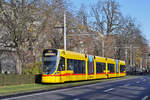 Be 6/10 Tango 164, auf der Linie 10, fährt zur Haltestelle am Bahnhof SBB. Die Aufnahme stammt vom 01.12.2017.