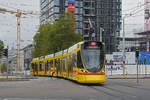 Be 6/10 Tango 153, auf der Linie 11, fährt zur Haltestelle am Bahnhof SBB.