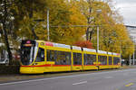 Be 6/10 Tango 165, auf der Linie 11, fährt zur Haltestelle am Bahnhof SBB.