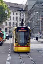 BASEL (Kanton Basel-Stadt), 01.10.2020, Tram-Linie 11 nach St.-Louis Grenze in der Straße Steinenberg