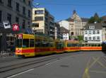 Be 4/8 mit der Betriebsnummer 221 und der Be 4/6 111 auf der Linie 11 kurz nach der Haltestelle Barfsserplatz.