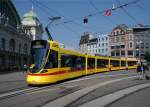 Tango 158 auf der Linie E 10 fhrt vom Bahnhof SBB Richtung Haltestelle Peter Merian.