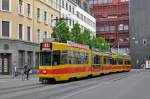 Be 4/8 241 zusammen mit dem Be 4/6 231, der noch vor kurzem ein Be 4/8 war, auf der Linie 11 kurz vor der Haltestelle Bahnhof SBB.