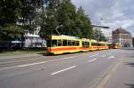 Be 4/8 220 der BLT ist am 16.08.2014 mit Be 4/6 225 auf der Basler Linie 11 unterwegs und begegnet am Aeschenplatz einem Zug der Linie 10.