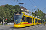 Be 6/10 Tango 169, auf der Linie 10, fährt zur Haltestelle am Bahnhof SBB.