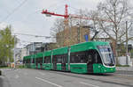 Be 6/8 Flexity 5011, auf der Linie 8, fährt zur Haltestelle am Bahnhof SBB. Die Aufnahme stammt vom 02.04.2017.