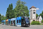 Be 6/8 Flexity 5010, mit der Turkish Airlines Werbung, fährt zur Haltestelle der Linie 3 beim St.