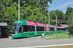 Be 6/8 Flexity 5008, auf der Linie 2, wartet in der Schlaufe beim Eglisee. Die Aufnahme stammt vom 19.06.2017.