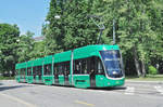 Be 6/8 Flexity 5022, auf der Linie 3, fährt zur Haltestelle St.