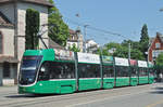 Be 6/8 Flexity 5023, auf der Umgeleiteten Linie 8, überquert die Wettsteinbrücke. Die Aufnahme stammt vom 19.06.2017.