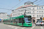 Be 6/8 Combino 303, auf der Linie 8, fährt zur Haltestelle am Bahnhof SBB.