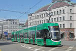 Be 6/8 Flexity 5040, auf der Linie 1, fährt zur Haltestelle am Bahnhof SBB. Die Aufnahme stammt vom 16.09.2017.