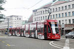 Be 6/8 Flexity 5010, mit der Werbung für Turkish Airlines, auf der Linie 8, fährt zur Haltestelle am Bahnhof SBB. Die Aufnahme stammt vom 16.09.2017.