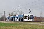 Be 6/8 Flexity 5042, mit einer Tissot Werbung, auf der Linie 14, fährt zur Haltestelle Lachmatt.