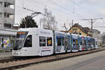 Be 6/8 Flexity 5042, mit einer Tissot Werbung, auf der Linie 14, wartet an der Endstation in Pratteln.