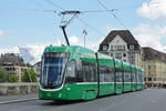 Be 6/8 Flexity 5040, auf der Linie 8, überquert die Mittlere Rheinbrücke Die Aufnahme stammt vom 24.05.2018.