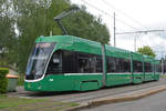 Be 4/6 Flexity 6013, auf der Linie 15, wartet an der Endstation auf dem Bruderholz.