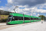 Be 6/8 Flexity 5021, auf der Linie 3, wartet an der Endstation beim Bahnhof Saint Louis.