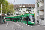 Be 6/8 Flexity 5030, auf der verlängerten Linie 2, wartet am der Endstation an der Riehen Grenze.