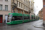 Be 6/8 Flexity 5039, auf der Linie 14, fährt zur Haltestelle Schifflände.