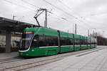 Be 6/8 Flexity 5027, auf der Linie 3, wartet an der Endstation beim Bahnhof Saint Louis.