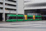 Be 6/8 Flexity 5038, auf der Linie 2, fährt zur Haltestelle Gewerbeschule.