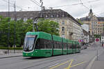 Be 6/8 Flexity 5027, auf der Linie 3, fährt den Steinenberg hoch zur Haltestelle Bankverein. Die Aufnahme stammt vom 06.06.2021.