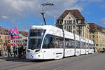 Be 6/8 Flexity 5010 mit der Werbung für ABT Automobile, auf der Linie 6, überquert die Mittlere Rheinbrücke.