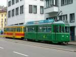 Infolge der Problemen der  Combino  Trams von Siemens, hat die BVB mehrere Fahrzeuge der BLT ausgeliehen oder angemietet. Basel den 01.05.2004.